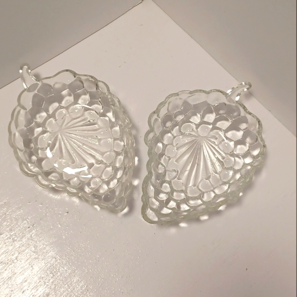 Vintage Anchor Hocking Clear Glass Grape Cluster Leaf Shaped Candy Nut Dish